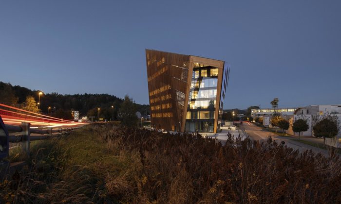 Powerhouse Telemark má tvar otesaného kamene a produkuje více energie než spotřebuje
