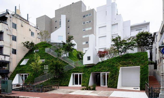 Sou Fujimoto navrhl hotel Shiroiya jako zelený kopec ve vnitrobloku