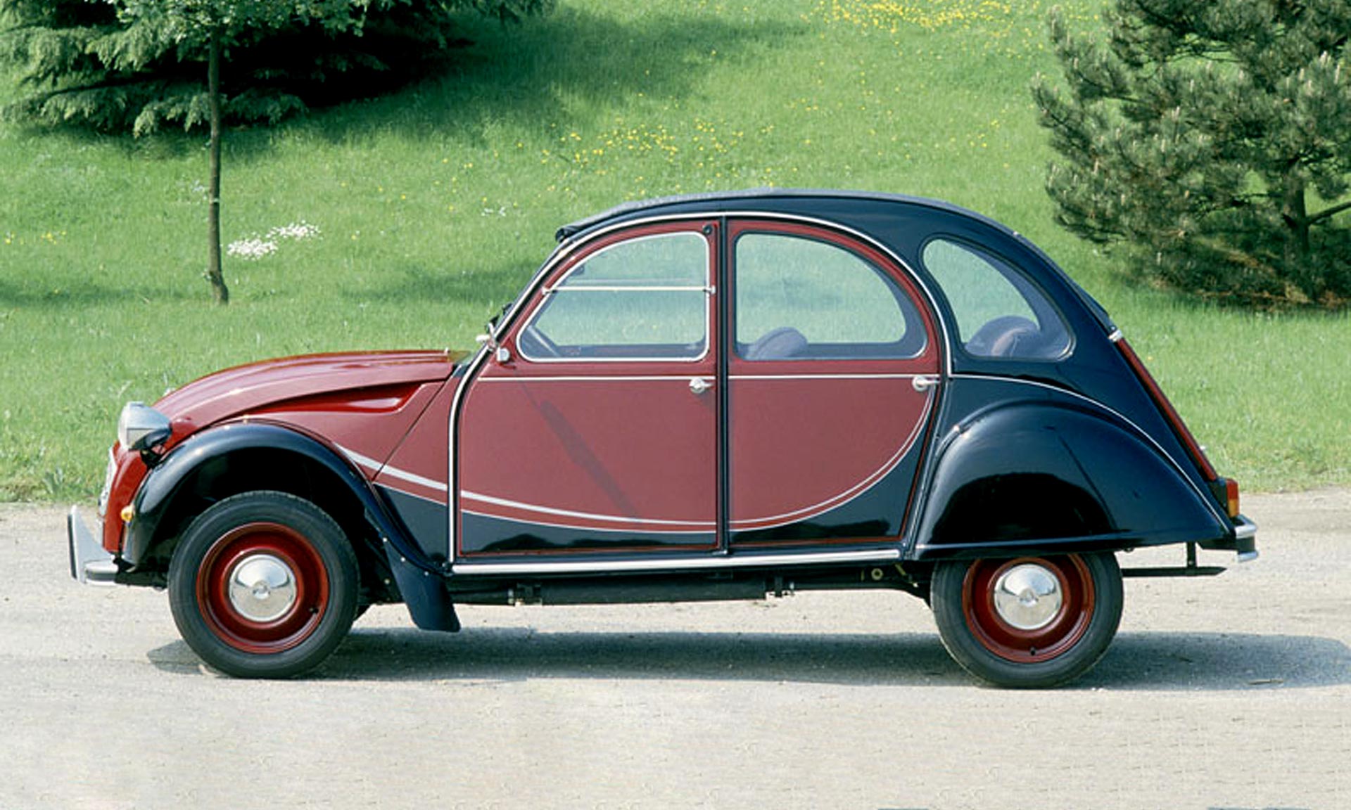 Citroën slaví 40 let oblíbeného modelu 2CV Charleston zvaného Kachna