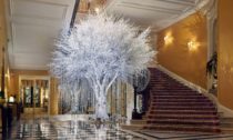 Vánoční strom v hotelu Claridge’s na rok 2020