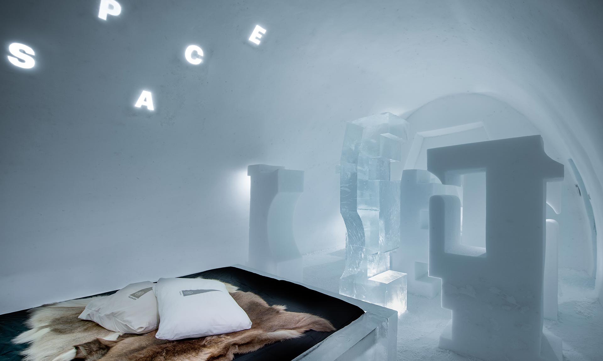 IceHotel se po roce otevřel s 12 pokoji včetně ledové sauny a obřadní síně