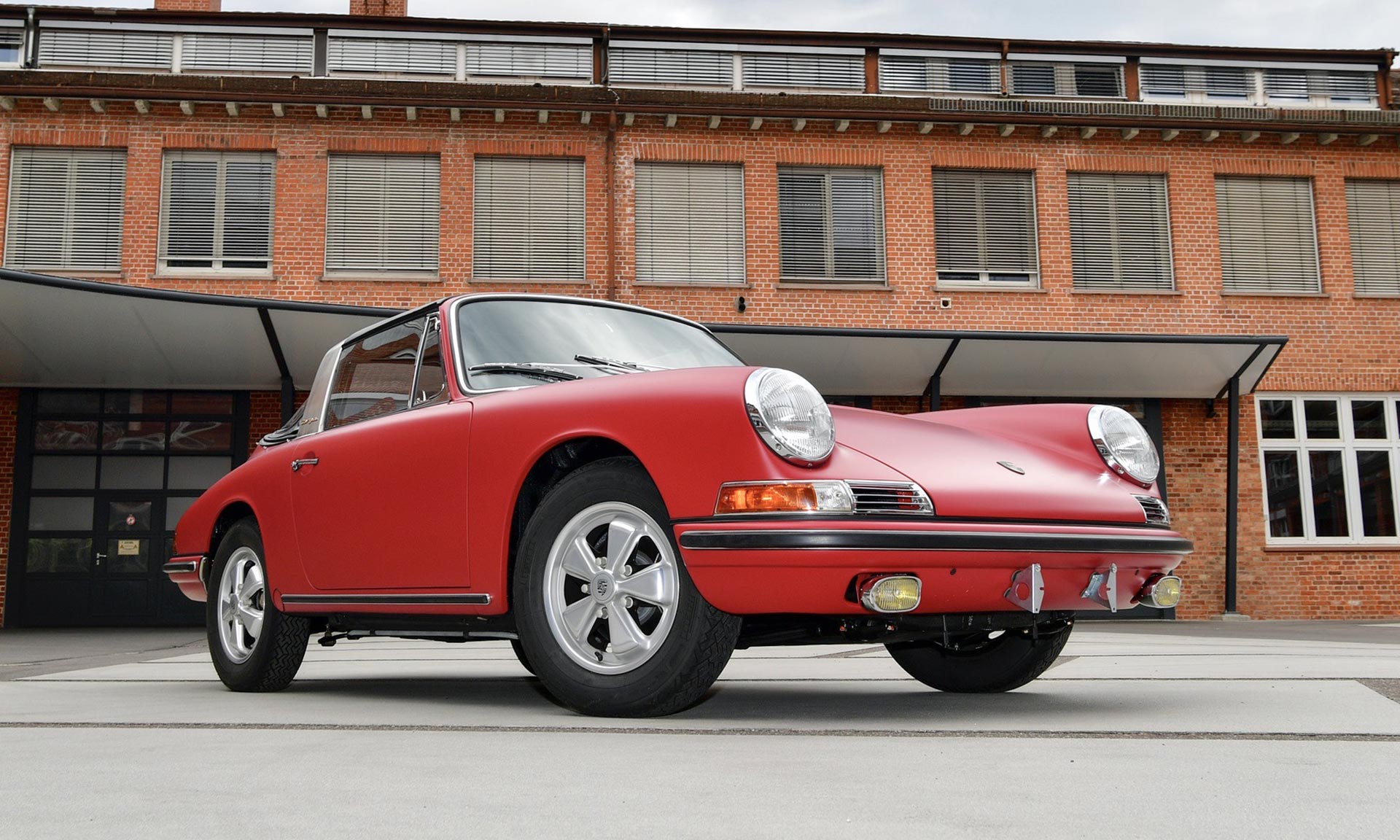 Porsche zrestaurovalo 40 let zapomenutý sporťák 911 S Targa z roku 1967