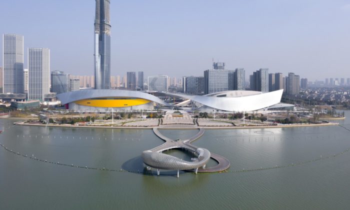 Christian de Portzamparc postavil Suzhou Bay Grand Theater s tvarem smyčky