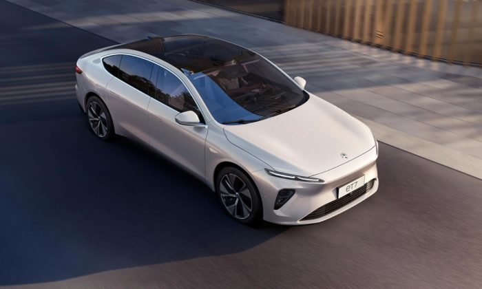 Nio ukázalo samořídící sedan s aerodynamickým tvary a 23 reproduktory