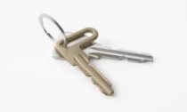 Klíč L-Door Key od Nendo pro Mister Minit