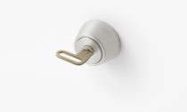 Klíč L-Door Key od Nendo pro Mister Minit