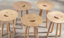 Stolička Smile Stool od Jaime Hayóna a značky Benchmark