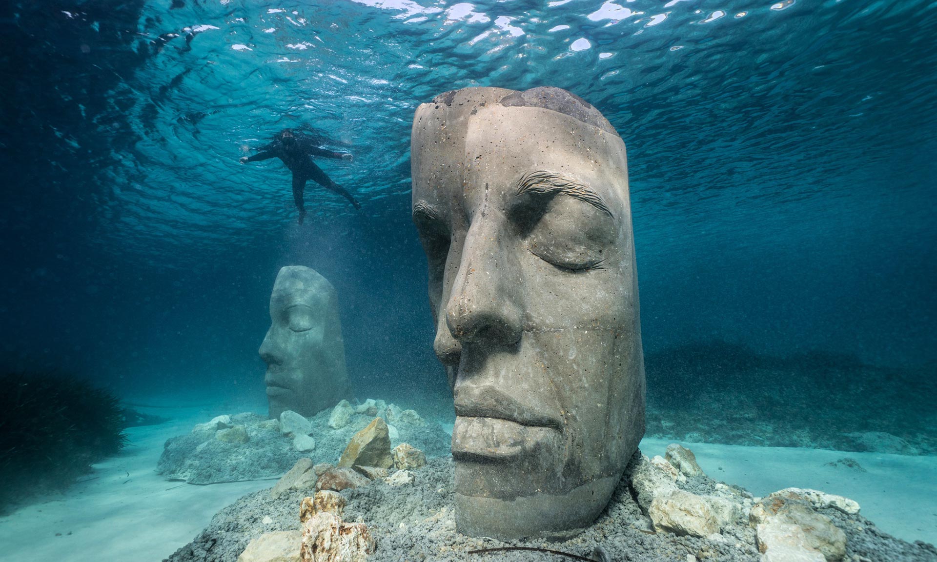 U pobřeží Cannes vzniklo podmořské muzeum se sochami v nadživotní velikosti