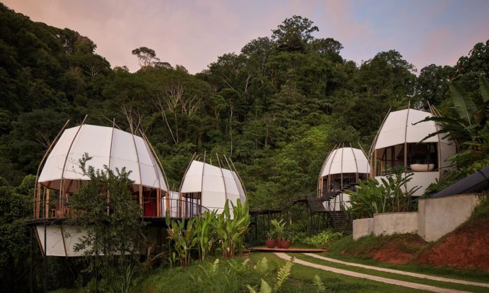 Češi postavili na Kostarice sérii moderních rekreačních chýší Coco