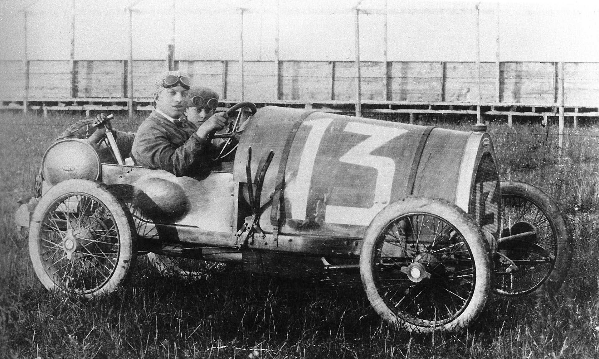 Bugatti oslavuje 100 let od zrození legendárního sportovního vozu Type 13 Brescia