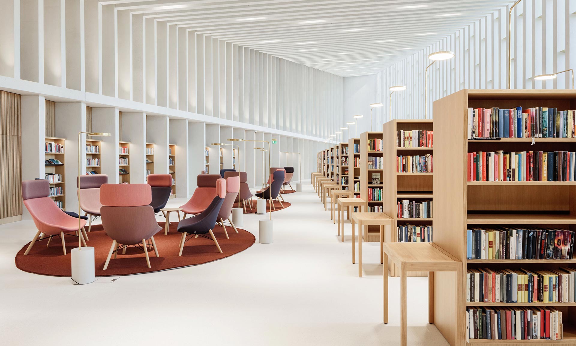 Knihovna z 80. let ve finském Kirkkonummi se po rekonstrukci stala i komunitním centrem
