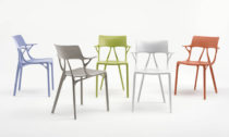 Philippe Starck a židle A.I. Chair od Kartell