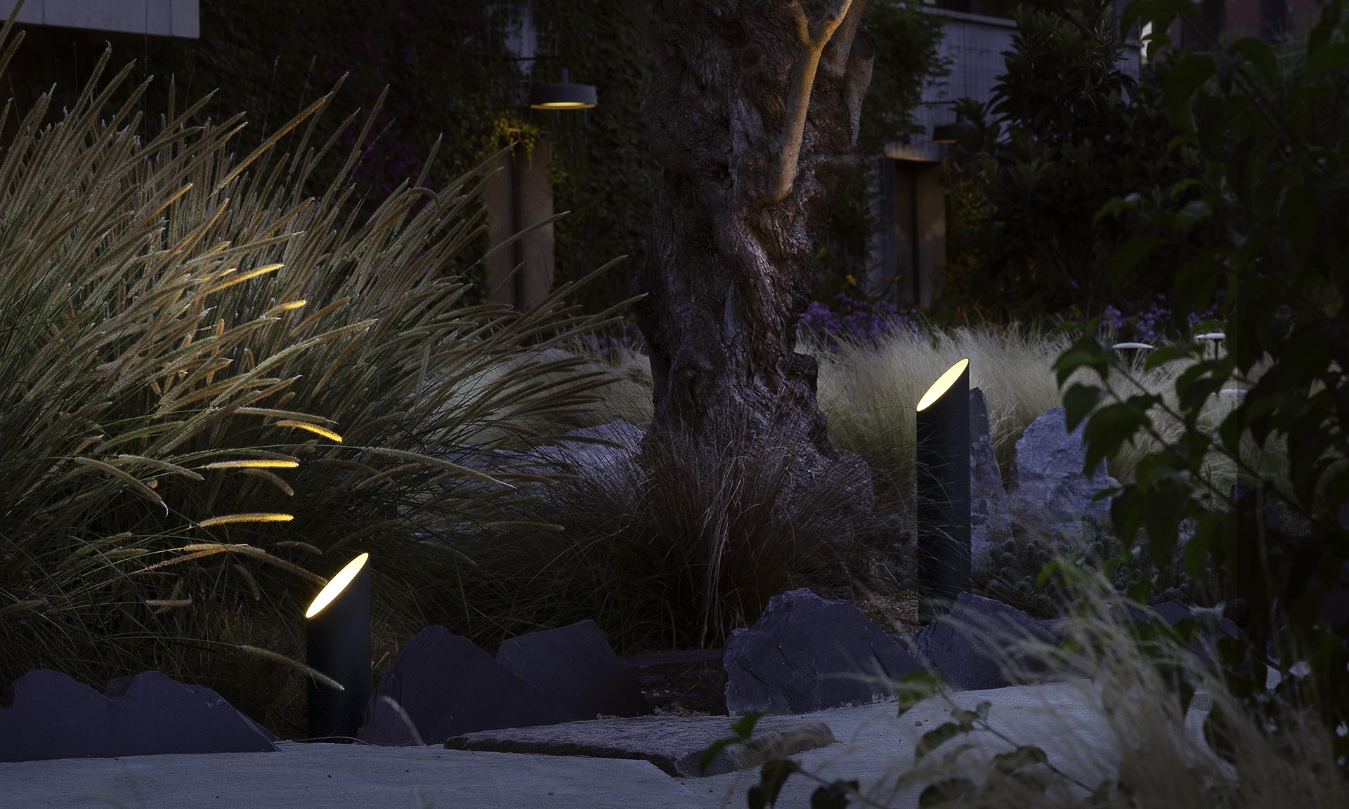 Marset představil kolekci venkovních svítidel s jednoduchým i extravagantním designem
