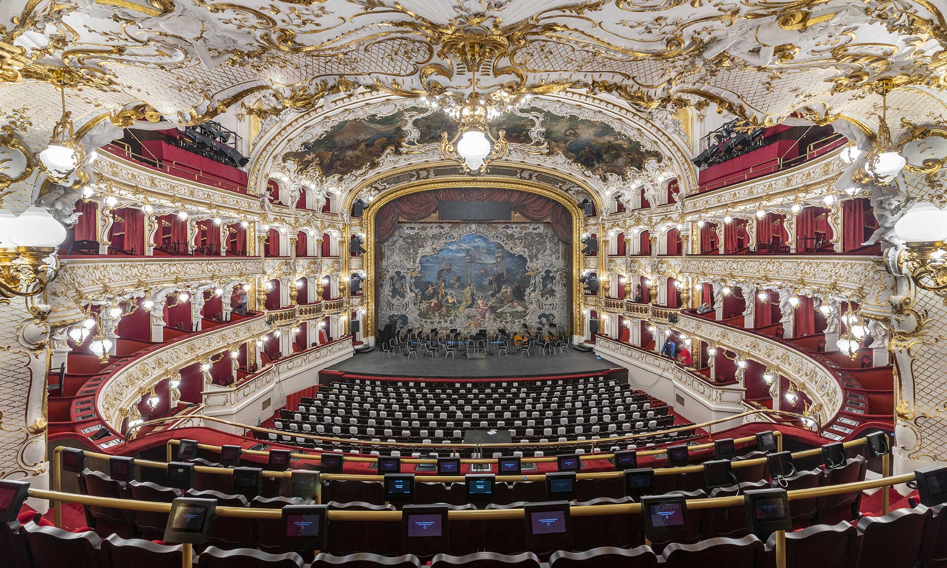 Státní opera Praha dostala po velké rekonstrukci původní krásu a lesk