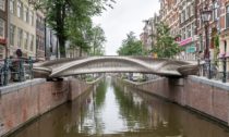 Most v Amsterdamu od MX3D vyrobený z oceli technikou 3D tisk