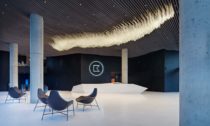 Instalace The Iceberg od Maxima Velčovského a značky Lasvit pro Bořislavka Centrum