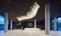Instalace The Iceberg od Maxima Velčovského a značky Lasvit pro Bořislavka Centrum