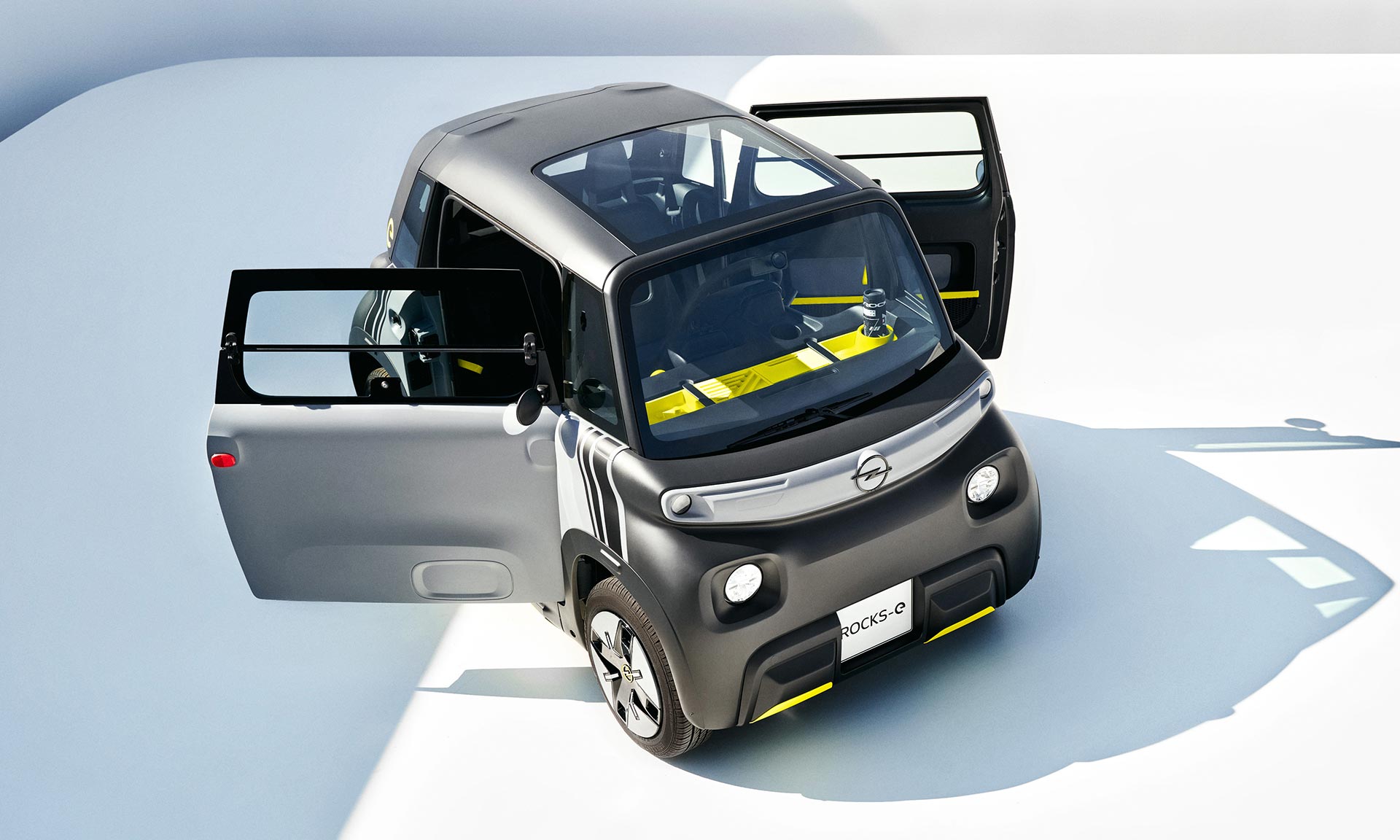 Opel Rocks-e je miniaturní auto do města pro dva řiditelné od 15 let