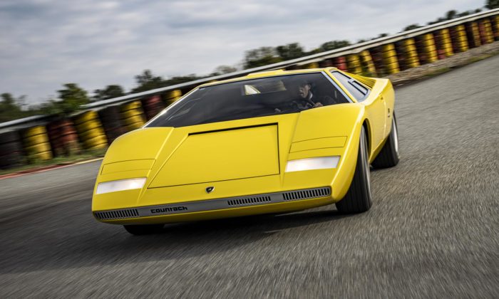 Lamborghini restaurovalo do původní krásy sporťák Countach LP 500 z roku 1971