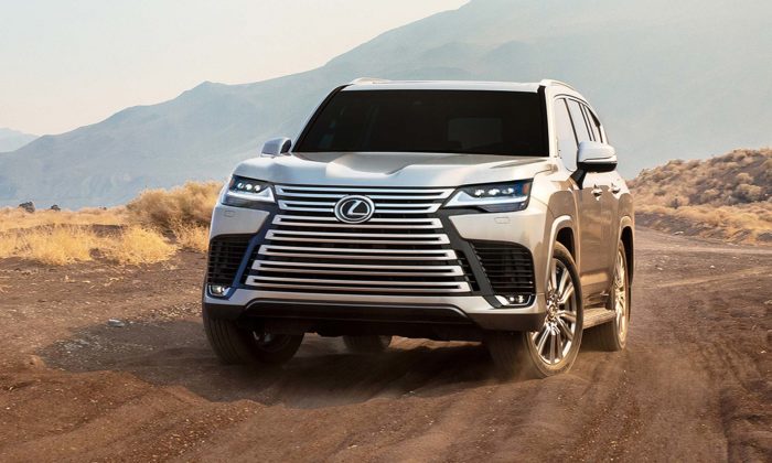 Lexus LX 600 je velké SUV vybavené obrovskou maskou pro drsnější vzhled