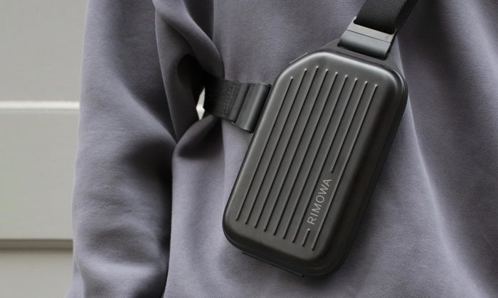 Barber a Osgerby navrhli pro značku Rimowa crossbody Sling a psaníčko Clutch