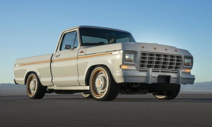 Ford renovoval starý pick-up F-100 z roku 1978 a dal mu motor z Mustangu Mach-E
