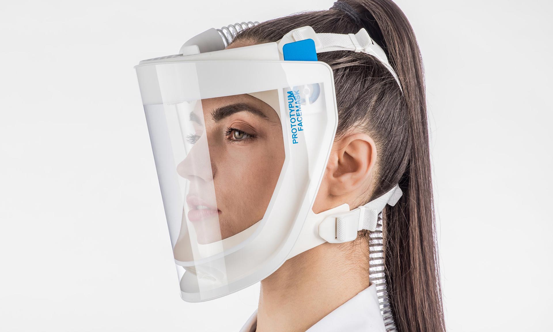 České studio Prototypum navrhlo komfortní obličejovou masku s čištěním vzduchu