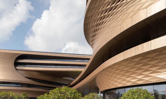 Zaha Hadid Architects postavili dvojici budovu Infinitus Plaza propojených do nekonečna