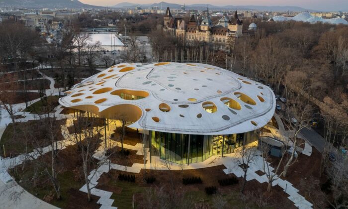 Budapešť otevřela futuristický Dům maďarské hudby od slavného Sou Fujimota