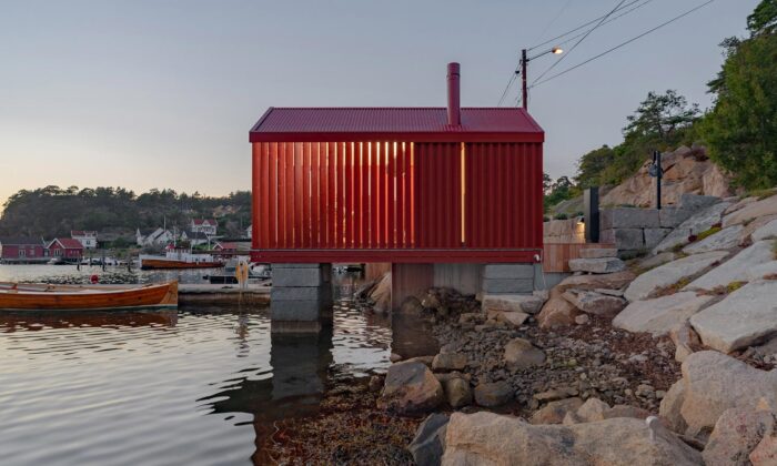 Soukromý norský lázeňský domek pro dva je kompletně oděn do červené barvy