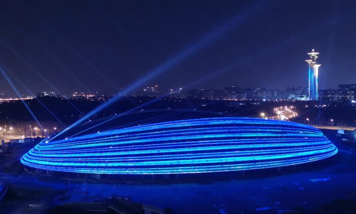 Pekingský rychlobruslařský stadion dostal tvar připomínajícím zmrzlou stuhu