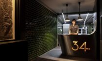 Restaurant 34 ve městě Guimarães od ateliéru Rem’a