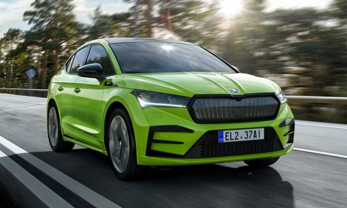 Škoda Enyaq Coupé RS iV má sportovnější design plný černých prvků a vyšší výkon