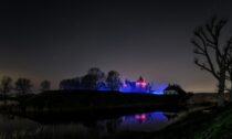 Světelná instalace Waterlicht na hradě Loevestein od studia Roosegaarde