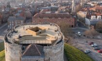 Clifford’s Tower v anglickém městě York po rekonstrukci