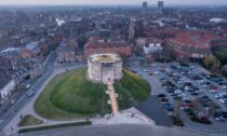 Clifford’s Tower v anglickém městě York po rekonstrukci