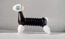Ukázka z výstavy hraček Libuše Niklové s názvem Jak šel kocour do světa