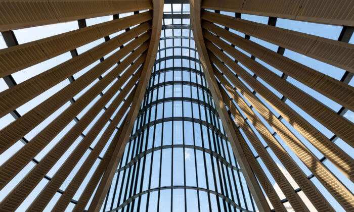 Foster postavil impozantní 300 metrů vysoké sídlo Kuvajtské národní banky