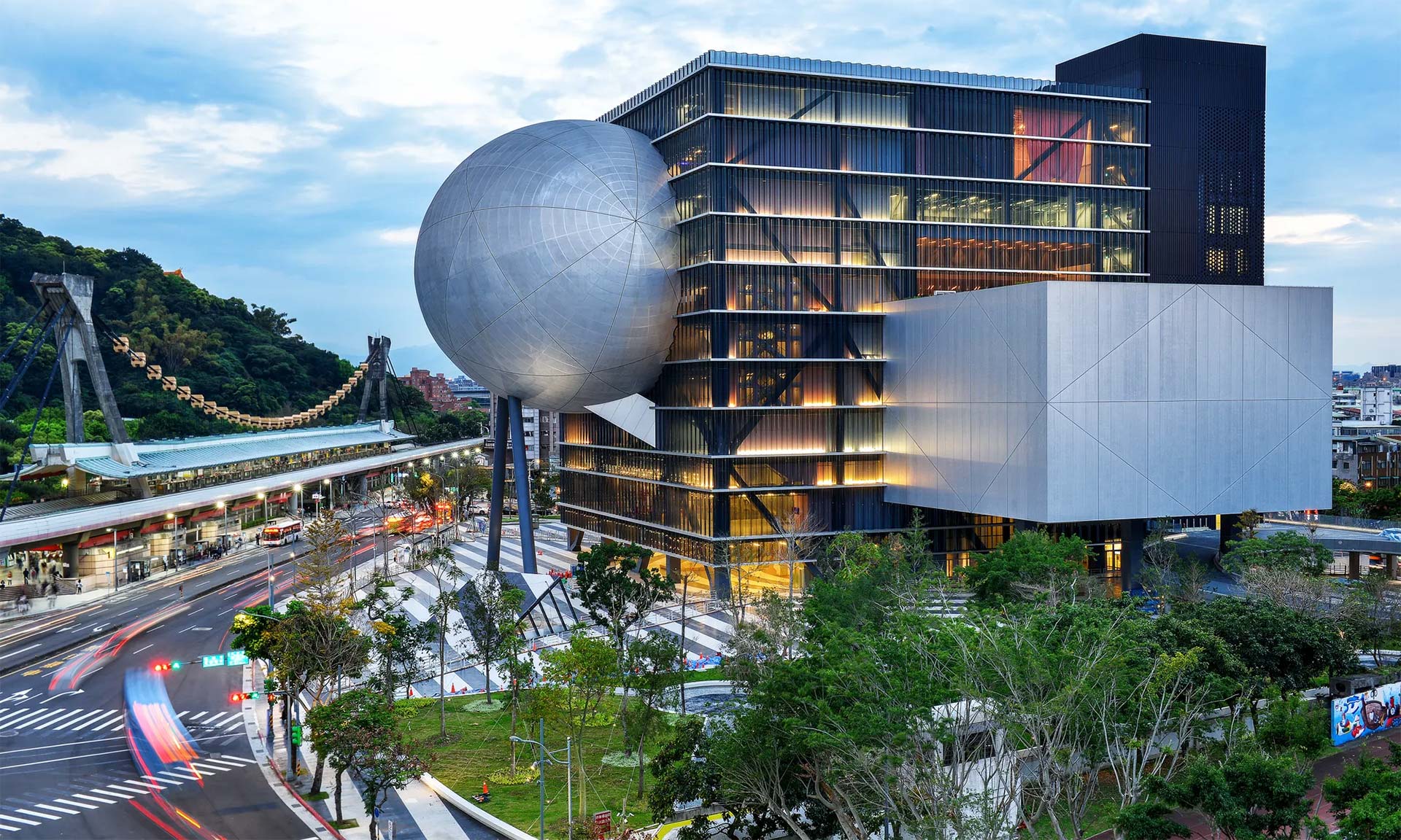 OMA postavila z geometrických tvarů Tchajpejské centrum múzických umění