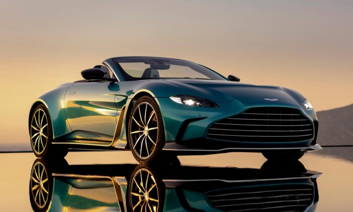 Aston Martin přichází s otevřenou letní verzí bez střechy V12 Vantage Roadster