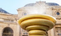 Bina Baitel a její nafukovací fontána před Monnaie de Paris