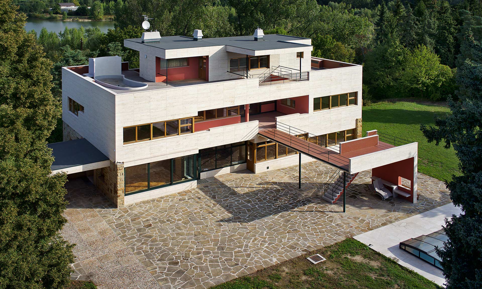 Funkcionalistická prvorepubliková Volmanova vila v Čelákovicích se otevírá pro veřejnost