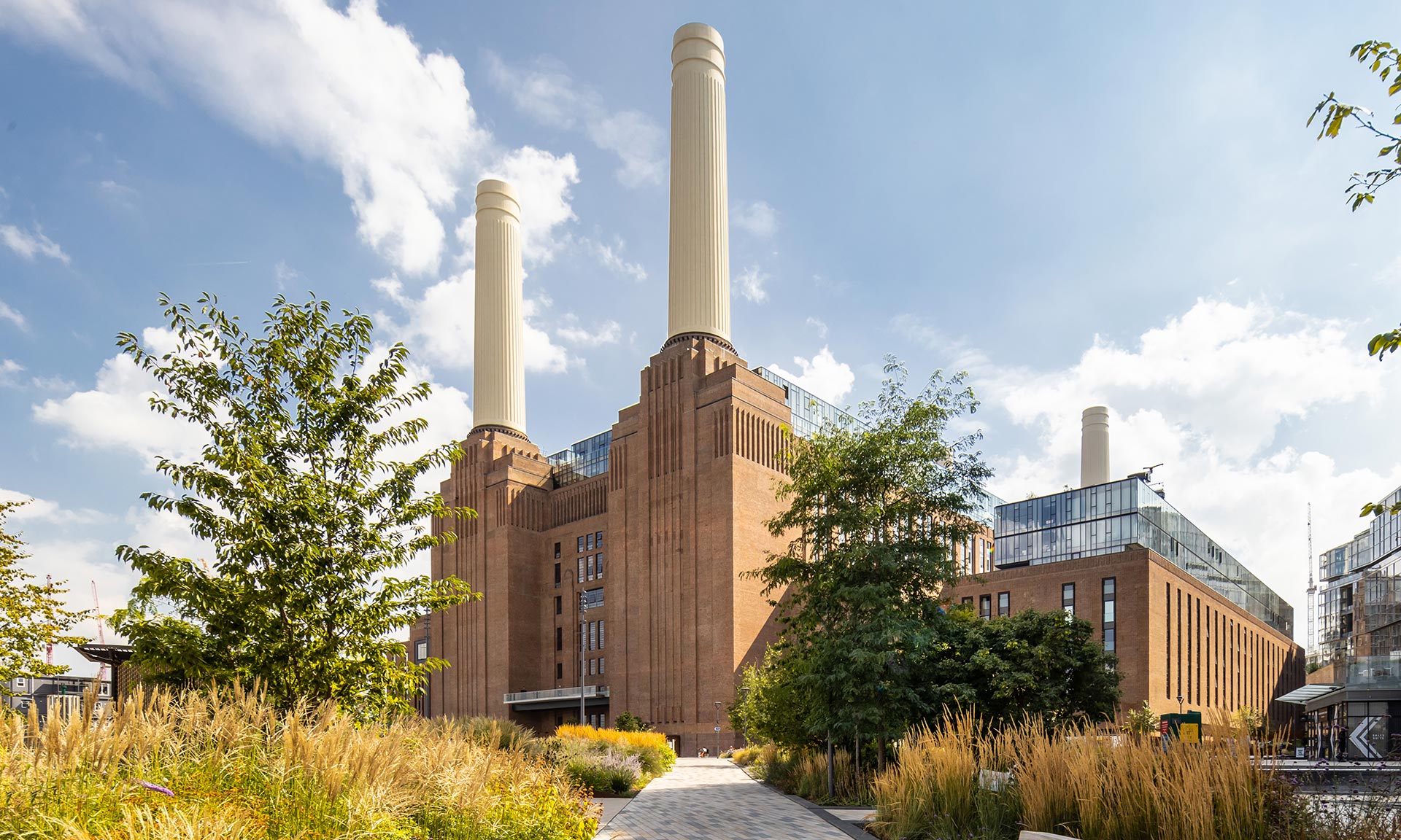 Ikonická londýnská elektrárna Battersea Power Station se po konverzi otevřela pro veřejnost