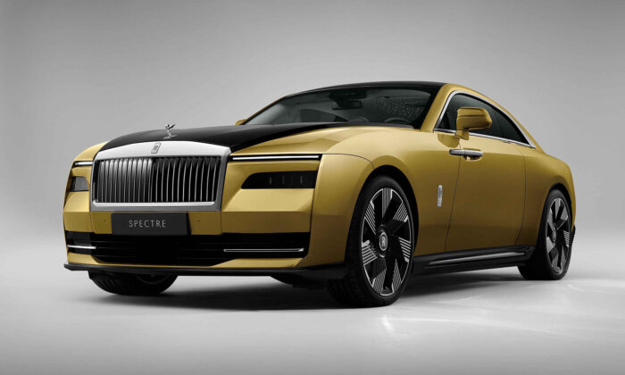 Rolls-Royce představil svůj první čistě elektrický model Spectre