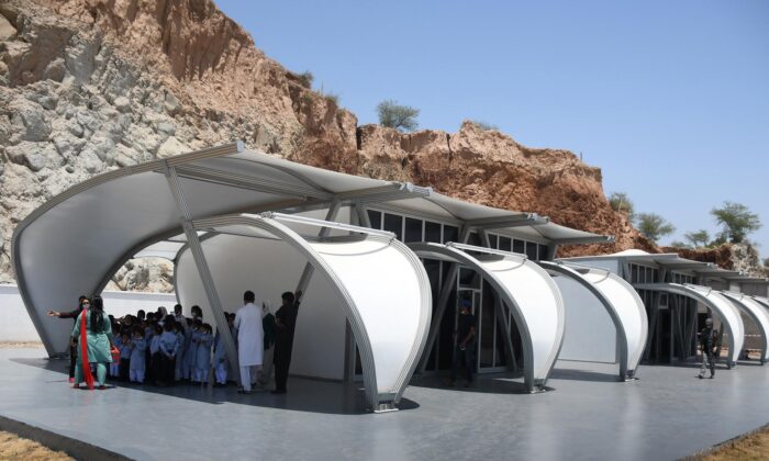 Zaha Hadid Architects navrhli stany jako školy nebo kliniky pro vysídlené syrské děti
