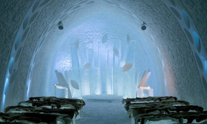 IceHotel z 500 tun ledu se znovuotevřel s 13 pokoji i novou obřadní síní