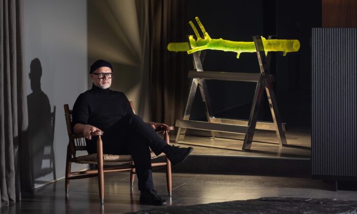 Rony Plesl vystavuje v Praze kolekci objektů Translucent vyrobených speciální technikou ze skla