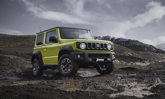 Suzuki Jimny přichází ve čtvrté generaci s hranatým designem a kulatými světlomety