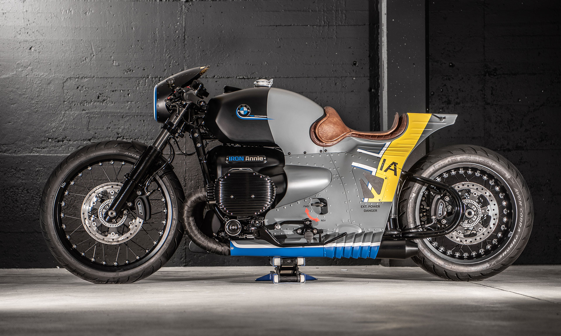 Švýcarští designéři dali motorce BMW R 18 styl třímotorového letounu Junkers z 30. let