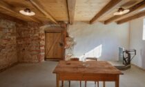 Nový dům se starým mlýnem v obci Opatová na Slovensku
